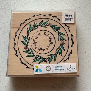 Decorated Stamps - Momenta Nesting Wreaths Red Rubber Wood Mount Stamps